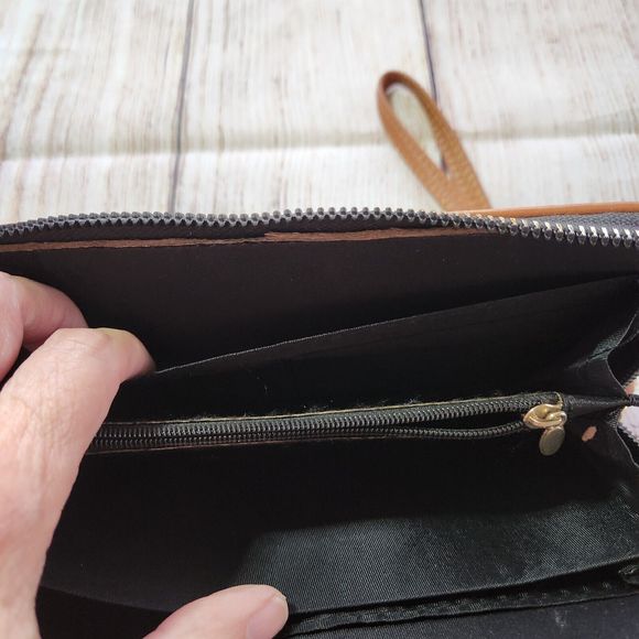 XOXO Wristlet Wallet Zip Vegan Leather Wallet W/ Lots Of Credit Card Slots - Picture 6 of 12